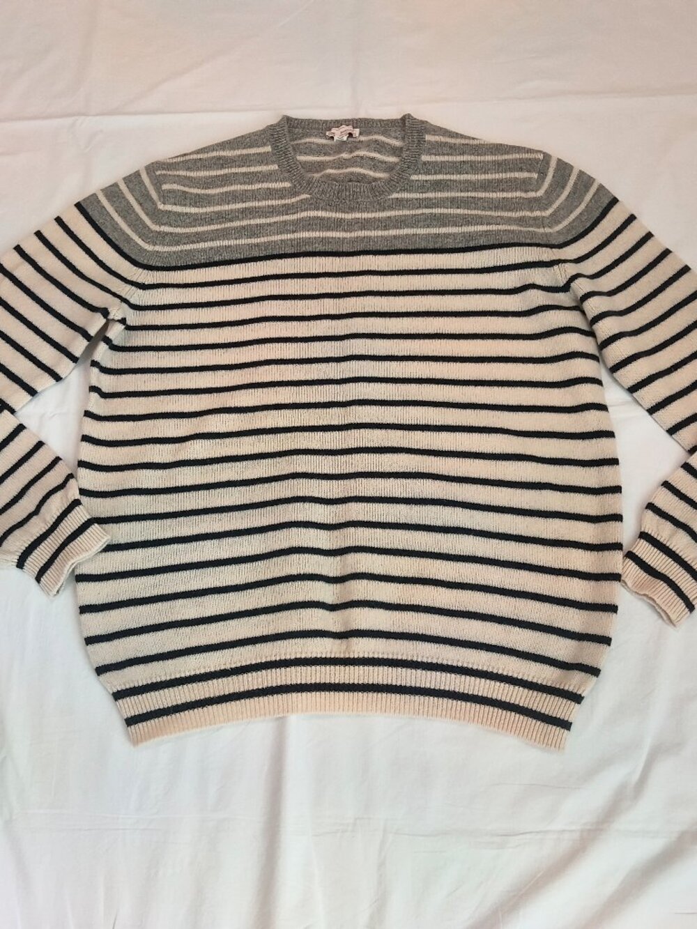 Gap classic crewneck pullover sweater size M